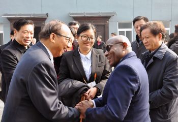 赤道幾內亞原農業、畜牧與食品部部長維克托•格蘭赫•梅萊訪問江西贛糧實業有限公司